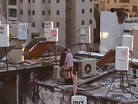 משהו קורה על גגות תל אביב